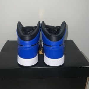 AIR JORDAN 1 MID 'HYPER ROYAL